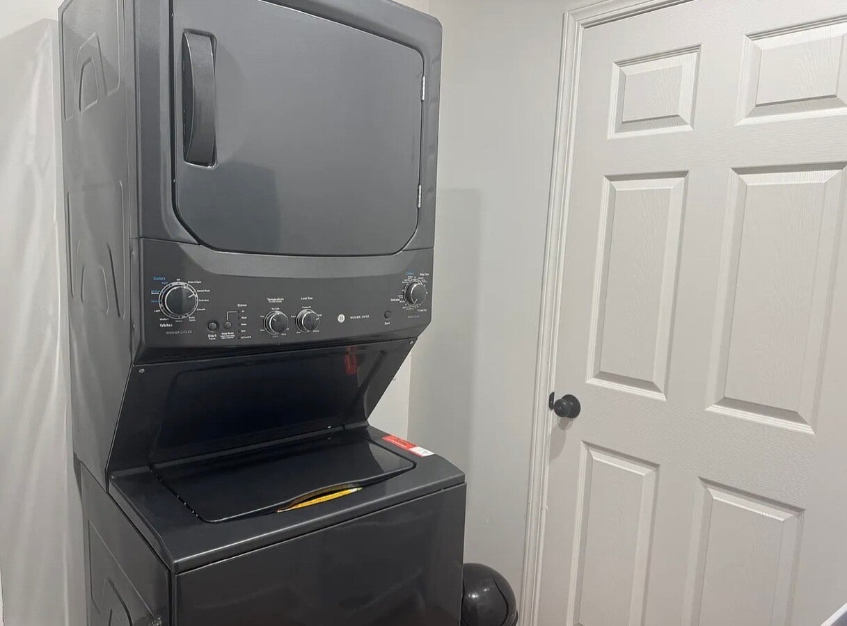 Photo - 1107 E 102nd St