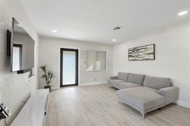 Photo - 513 NW 17th Ave