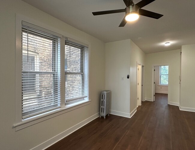 Living Room - 1417 W Albion Ave Unit 2