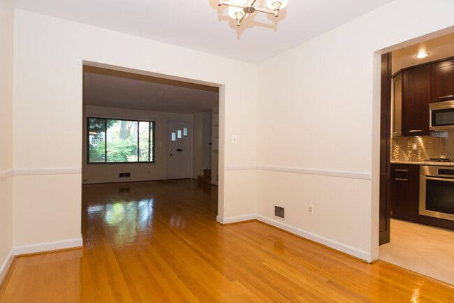 Photo - 3628 Jenifer St NW House