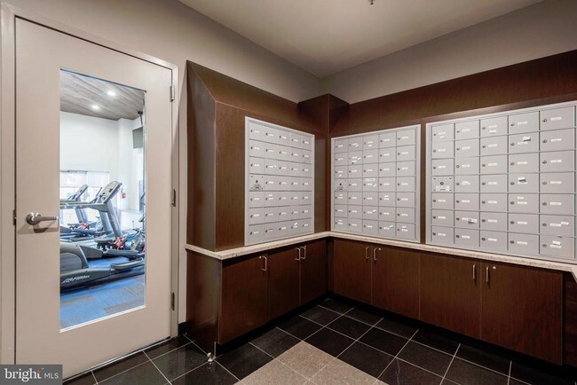 Building Photo - 2100 Walnut St Unit 11M