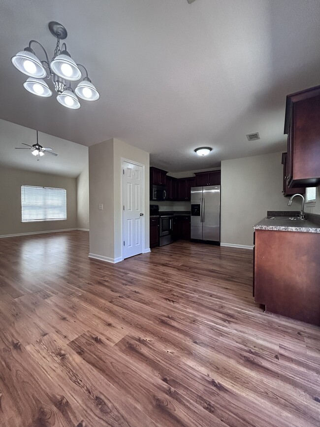 Photo - 259 Canterberry Pl