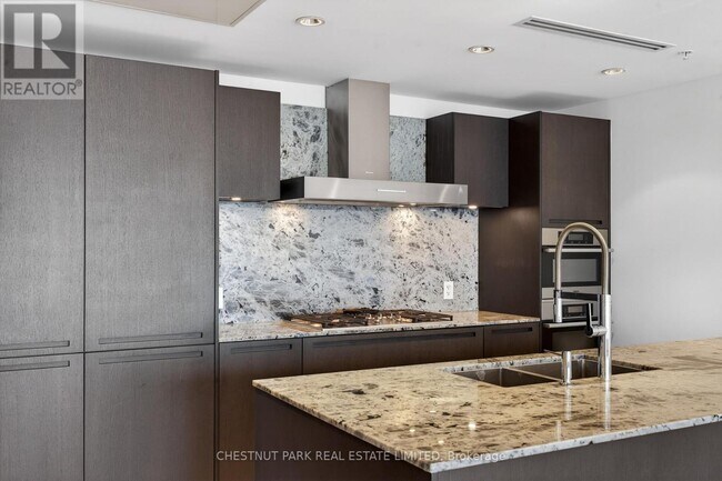 Photo - 180 University Ave Unité 4108