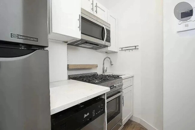 406 W 39th St Unit 5F