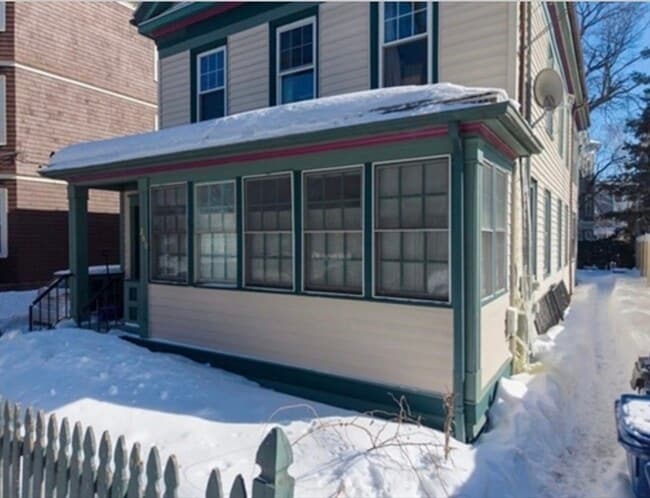 Building Photo - 260 Brookline St Unit 1