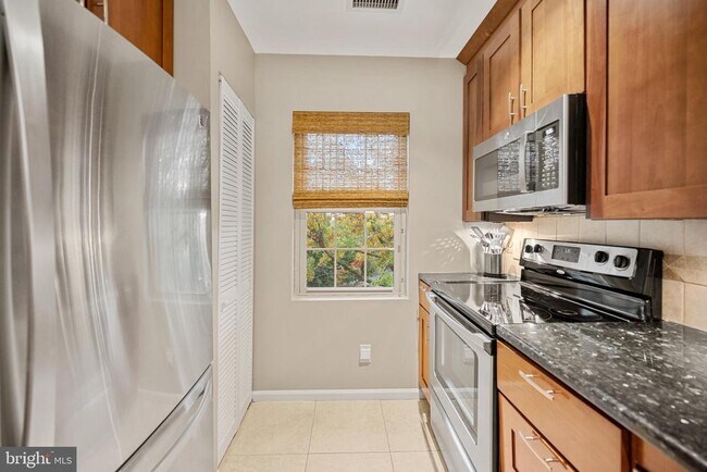 Photo - 1403 E Abingdon Dr Unit 6