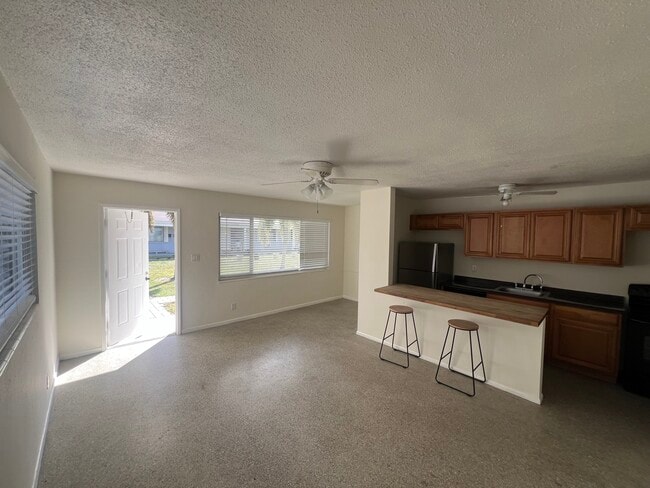 Photo - 5831 NE 18th Ave Unidad 1