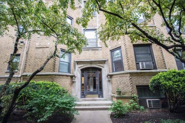 Building Photo - 539 W Brompton Ave Unit 1S Rental
