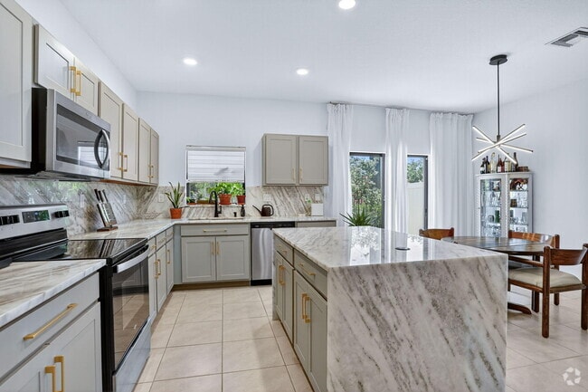 Building Photo - 950 NW 3rd Terrace Rental