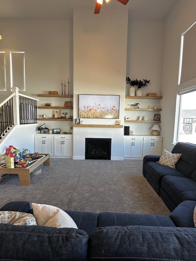 Photo - 353 N High Ridge Rd