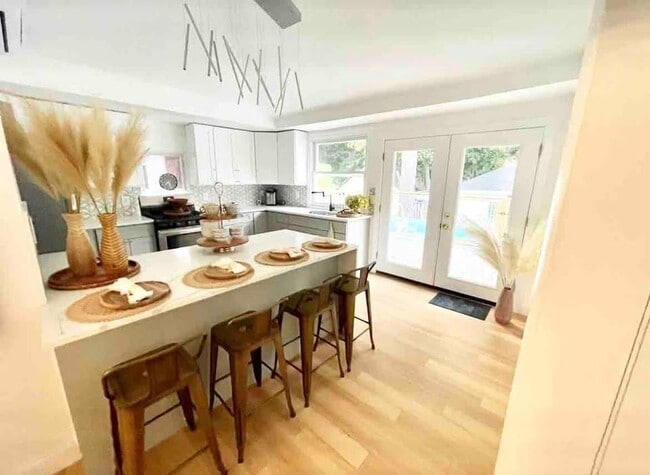 Photo - 355 Lake Ave