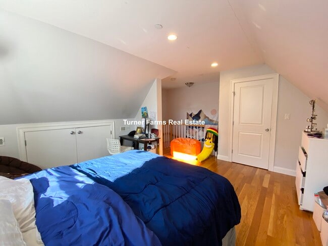 Photo - 721 Parker St Unit 4