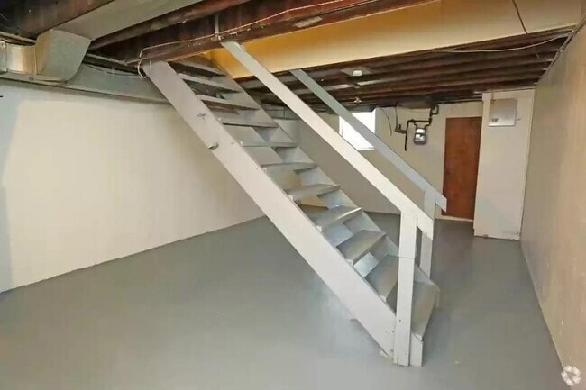 Building Photo - 14180 Riverview St Rental
