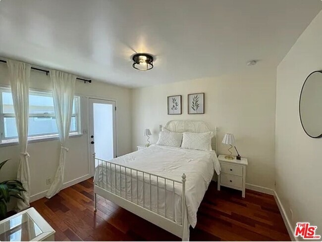 Building Photo - 1111 21st St Unit B Rental