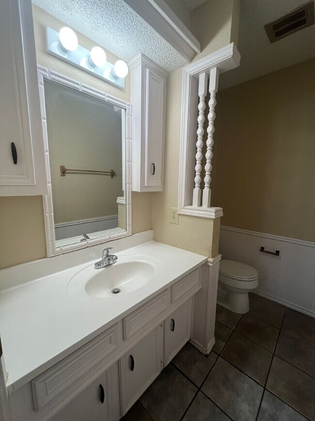 Photo - Spacious 2/1.5 Duplex on a Quiet Cul-de-sac Apartment Unit B
