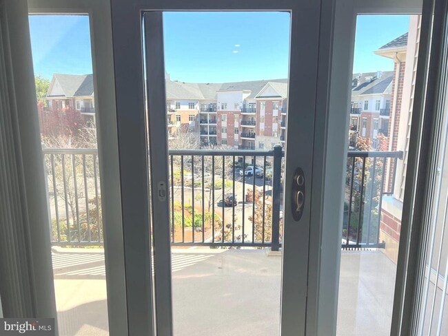 Photo - 527 Carson Terrace