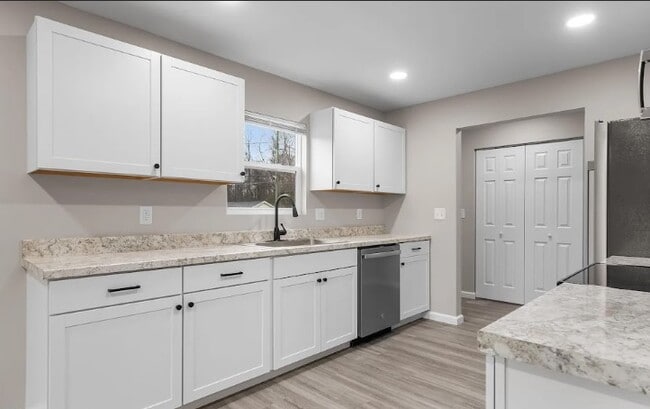 Photo - 302 Susong Dr