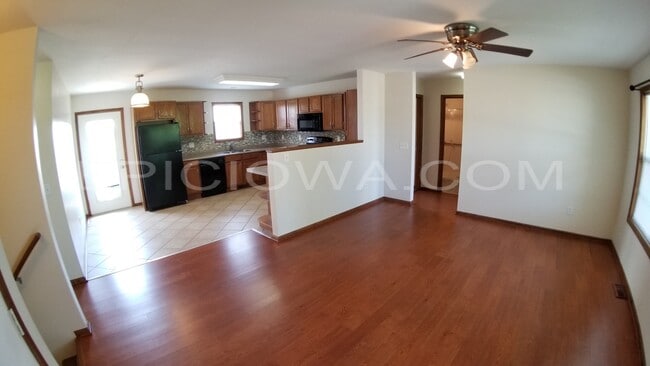Photo - 435 68th Ave SW