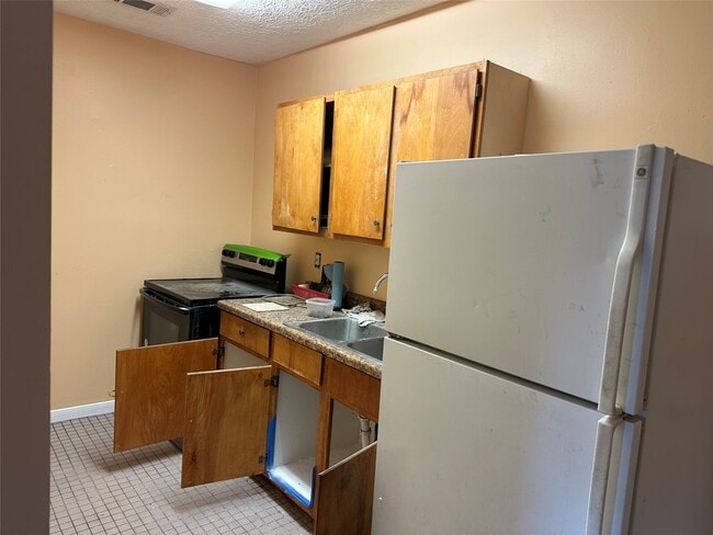 Photo - 9334 Lomax St