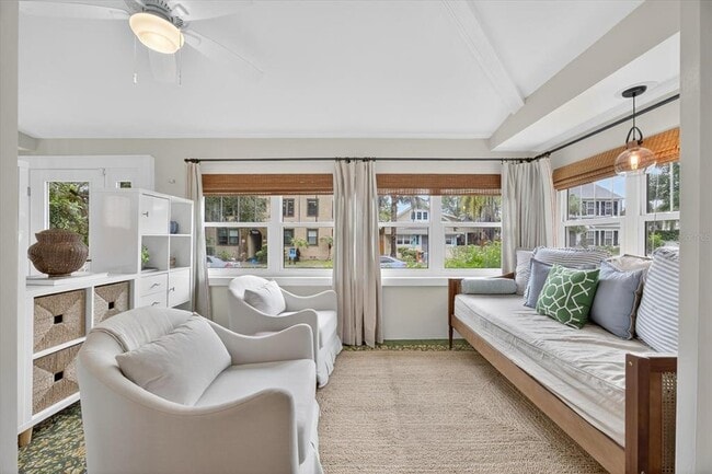 Photo - 221 13th Ave NE