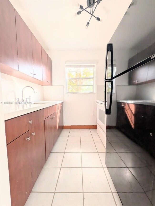 Photo - 1551 NE 8th St Unit #5