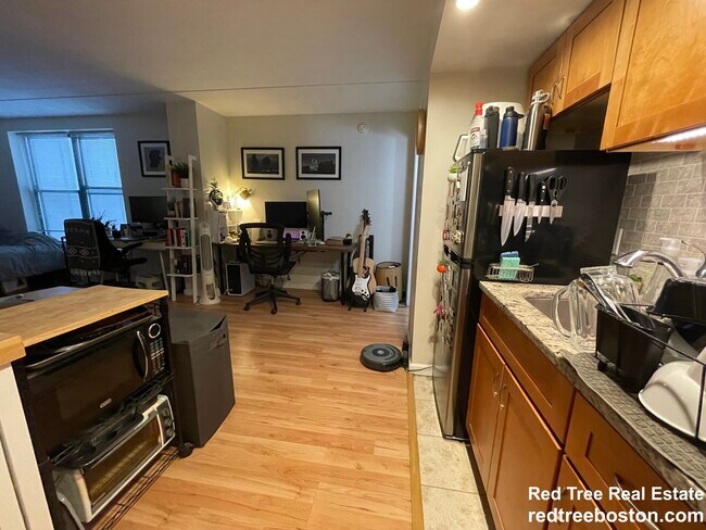 106 Peterborough St Unit 1