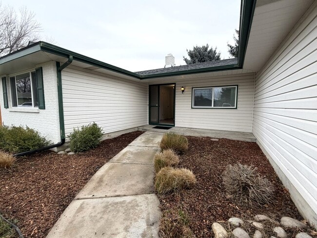 Photo - Beautiful 4 bed 2 bath home in Boise just off E Bergeson St