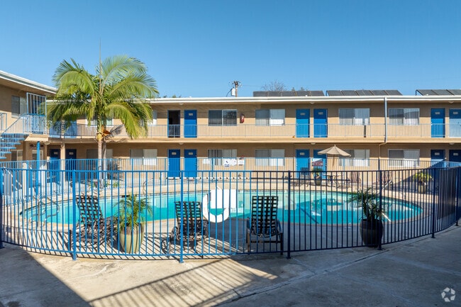 Pool - Gondolier Apartments