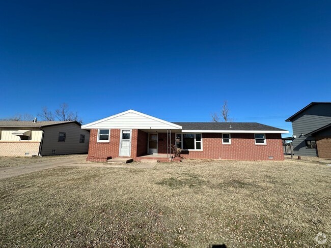 Building Photo - 3 Bedroom, 1.5 Bathroom Updated House w/ P...