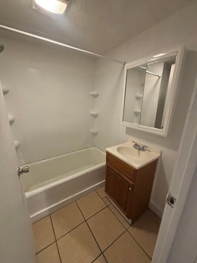 Photo - 431 W G St Unit B1