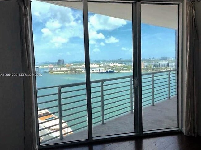 Photo - 335 S Biscayne Blvd Unidad 1810