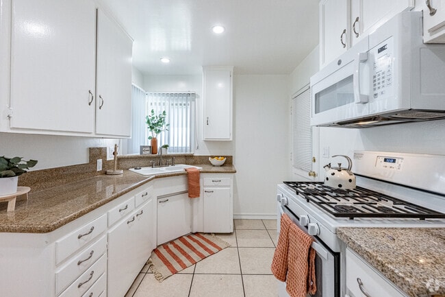 1BR, 1BA - 1,000SF - Kitchen - Park View Arbor Apartments