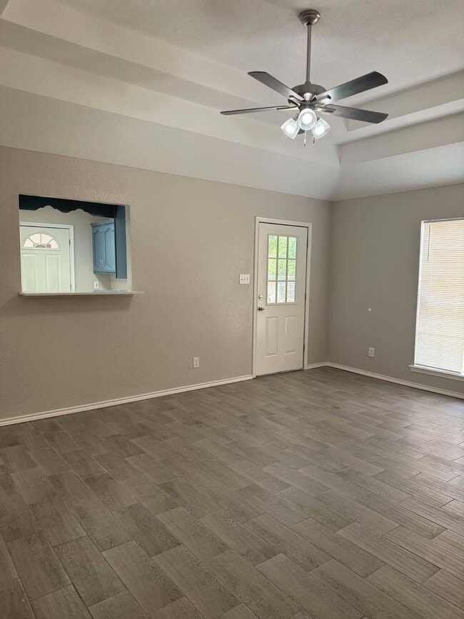 Photo - 124 Maerose Ave