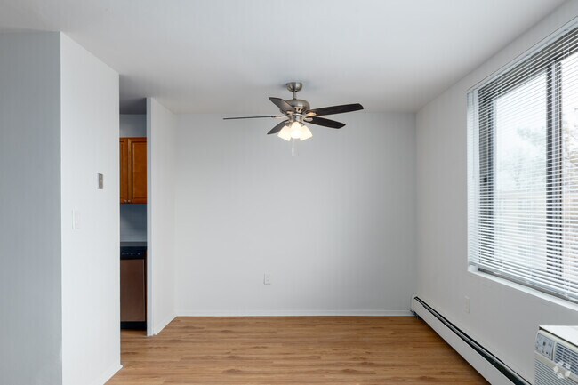 2BR, 2BA -975SF - Dining Area