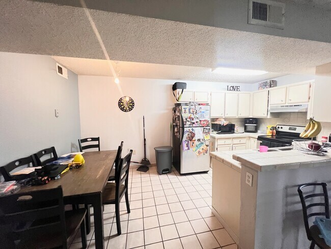 Photo - 350 Palm Cir W