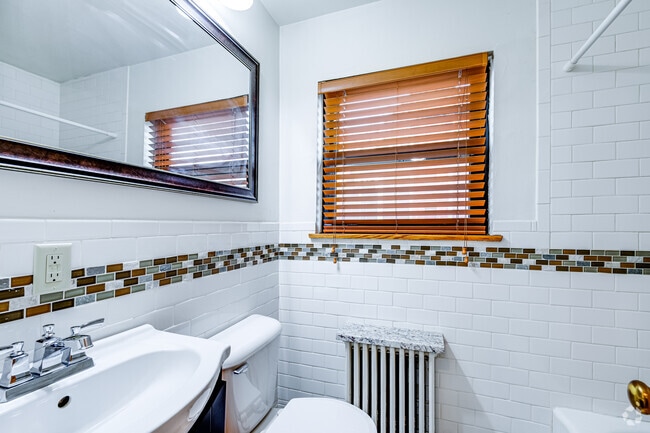 Studio - Bathroom