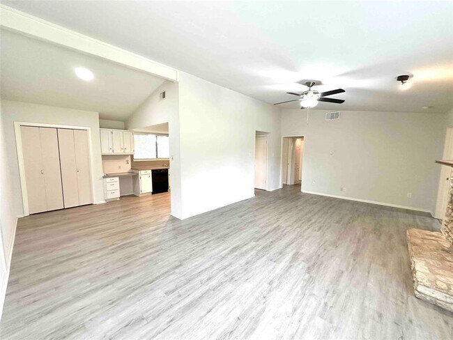 Photo - 503 S Mt Rushmore Dr