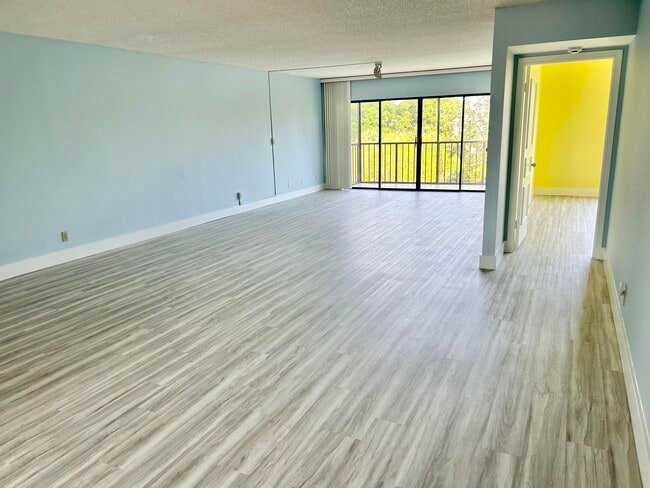 Photo - 300 N Hwy A1A Unidad 405h