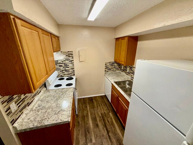 Photo - 2701 Green Oaks Rd
