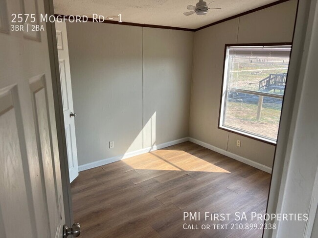Photo - 2575 Mogford Rd Unit 1