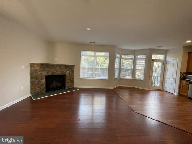 Photo - 314 Kintyre Ln
