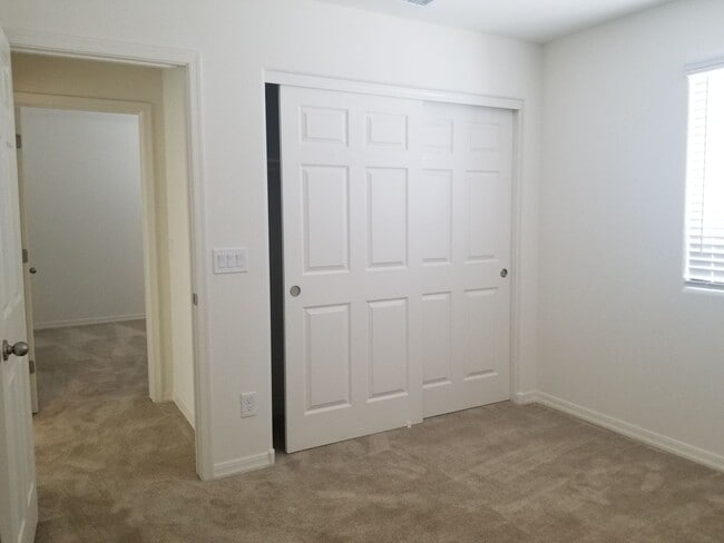 Building Photo - Great Home in Gated Community