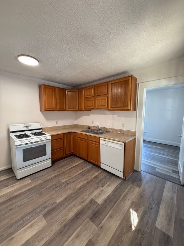 Photo - 328 W Bingham St