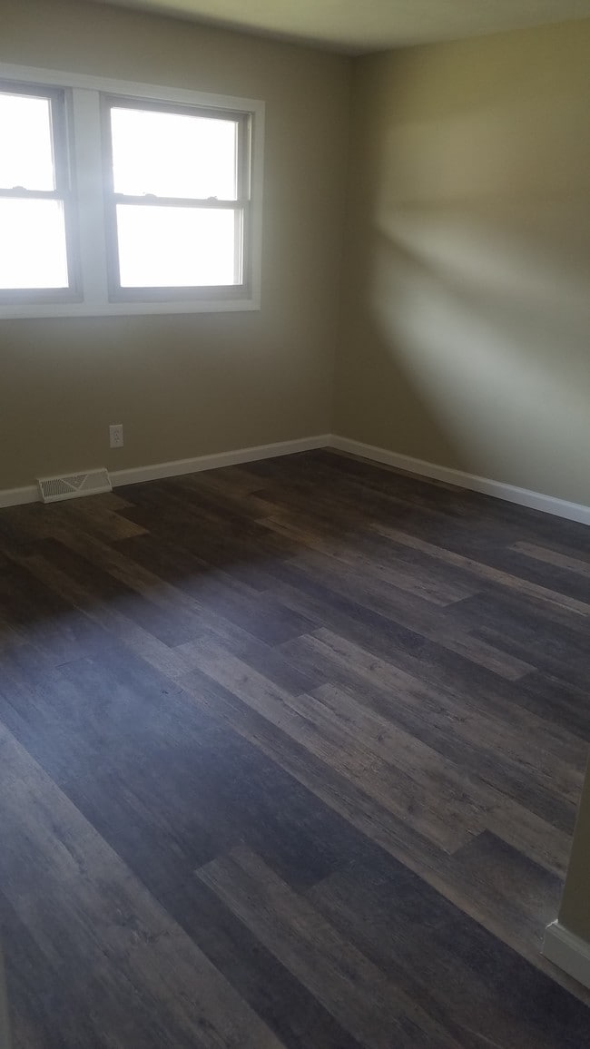 Stunning Wood Floors - Heritage Hills Apartments
