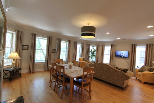 Photo - 2033 W Jarvis Ave Unidad Apt 3