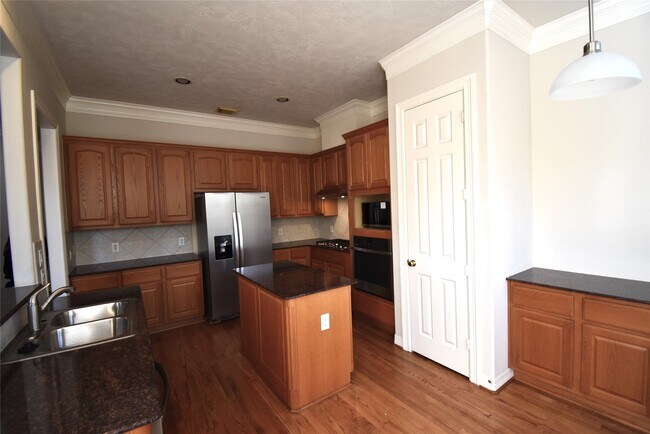 Photo - 2835 Briarhurst Park