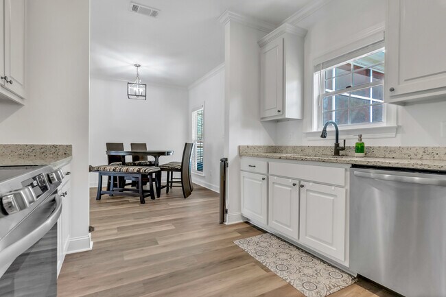 Photo - 111 Edinborough Dr