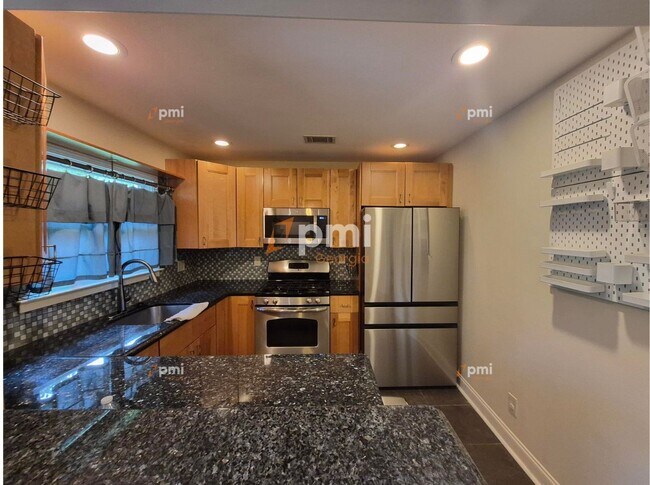 Photo - 2080 Hilburn Dr SE