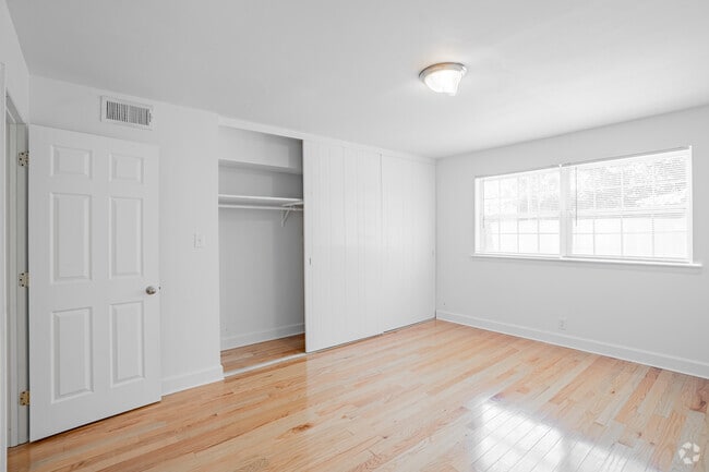 1BR, 1BA - 960SF - Primary Bedroom