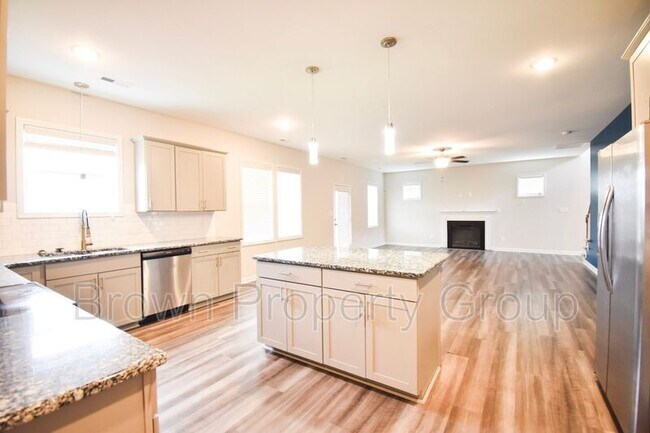 Photo - 114 Welborn St